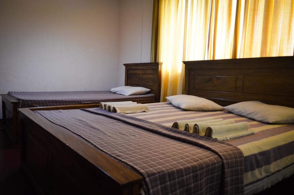Hôtel Yoho Mount Waves à Colombo Chambre photo