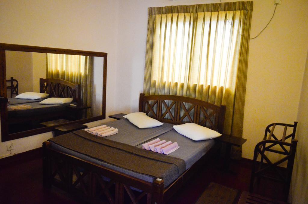 Hôtel Yoho Mount Waves à Colombo Chambre photo