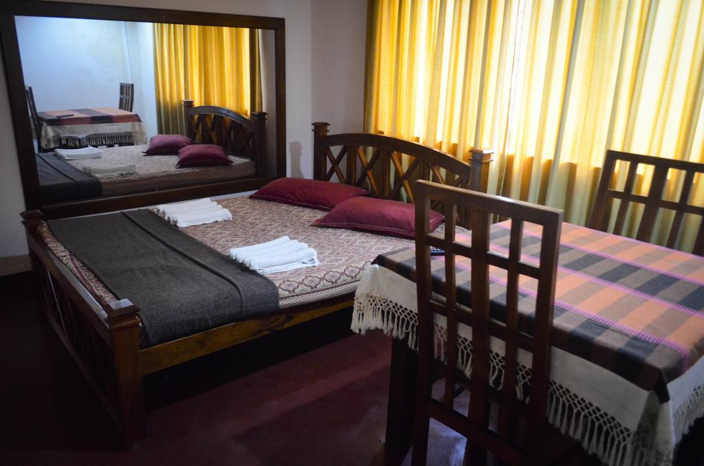 Hôtel Yoho Mount Waves à Colombo Chambre photo
