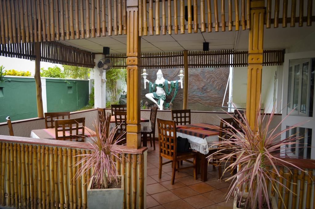 Hôtel Yoho Mount Waves à Colombo Extérieur photo